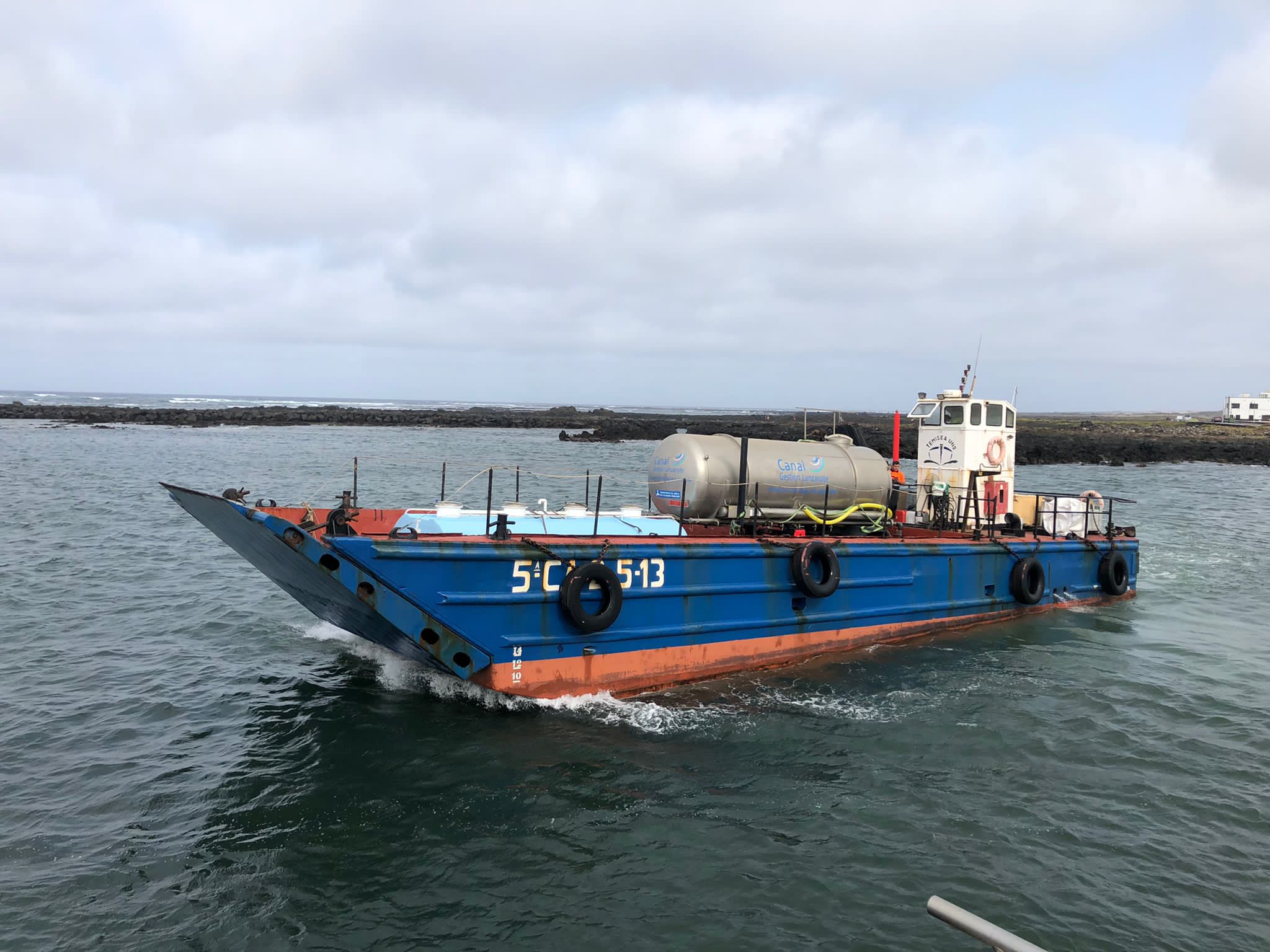 Traslado de cisterna a La Graciosa 3