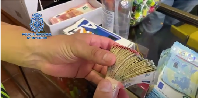 Más dinero intervenido en el locutorio
