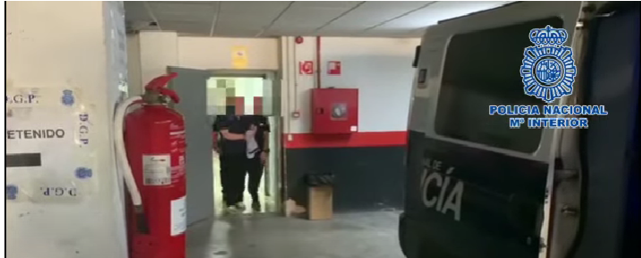 Alemán detenido en el Aeropuerto 2