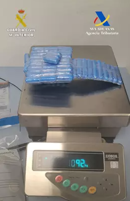 Pesaje de la droga intervenida en el Aeropuerto