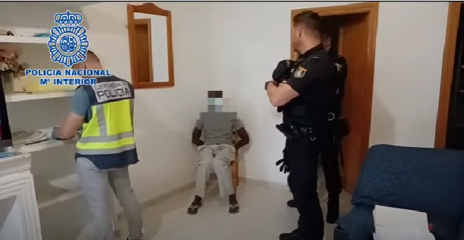 Uno de los guineanos detenidos