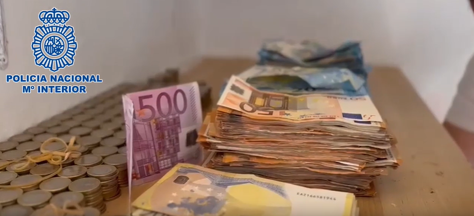 Dinero intervenido en uno de los registros