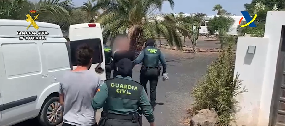 Uno de los detenidos en la operación