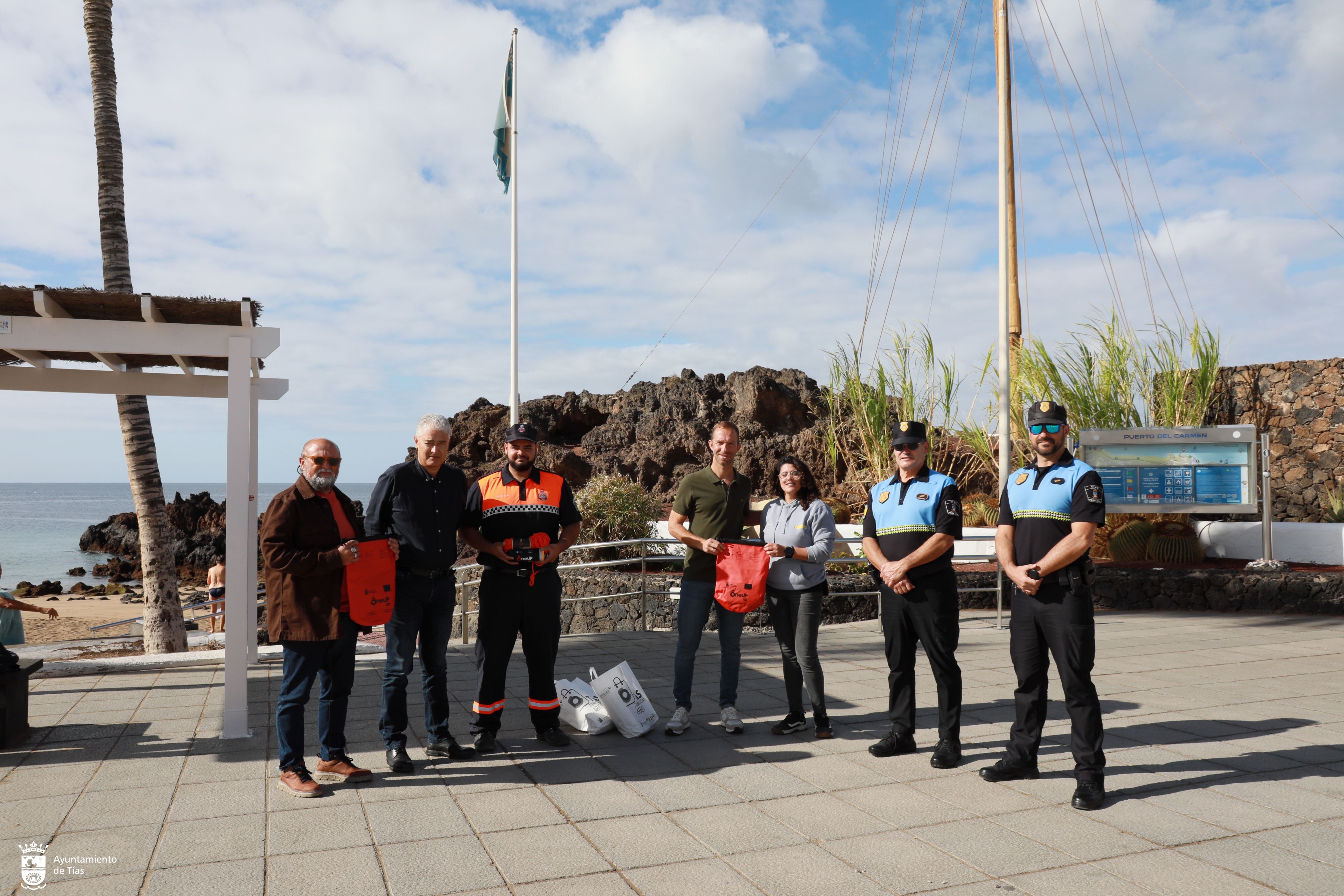 33 dispositivos salvavidas autoinflables en las playas de Tías 2