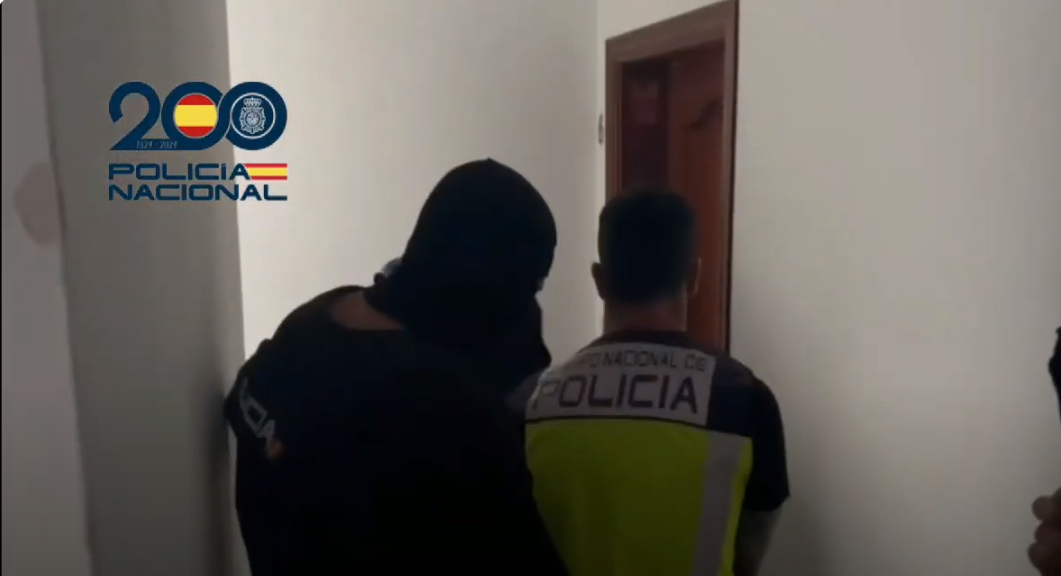 Entrada y registro en la vivienda del empresario