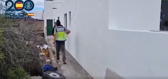 Registro en una de las viviendas de los traficantes