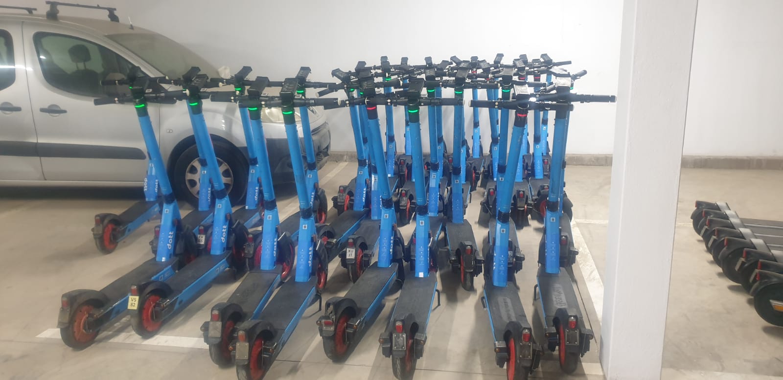 Patinetes retirados de la vía pública en Tías 2