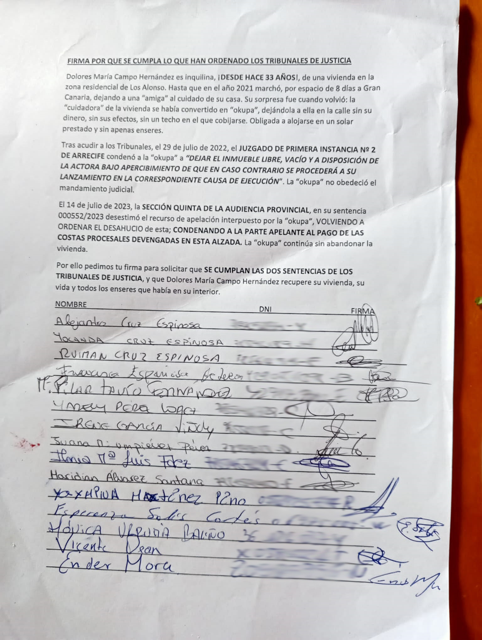 Recogida de firmas de Lola Campos (1)