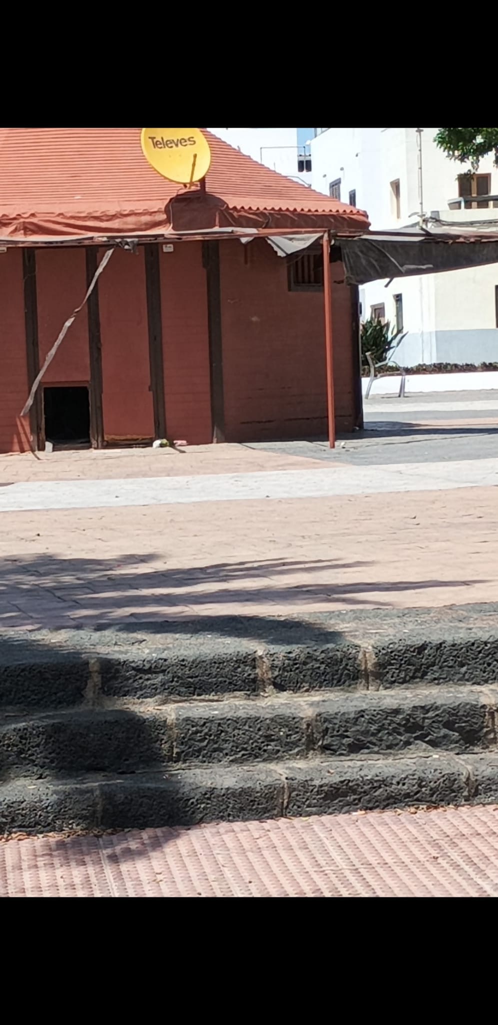 Colocaron un cable de televisión en el kiosko de Pío XII