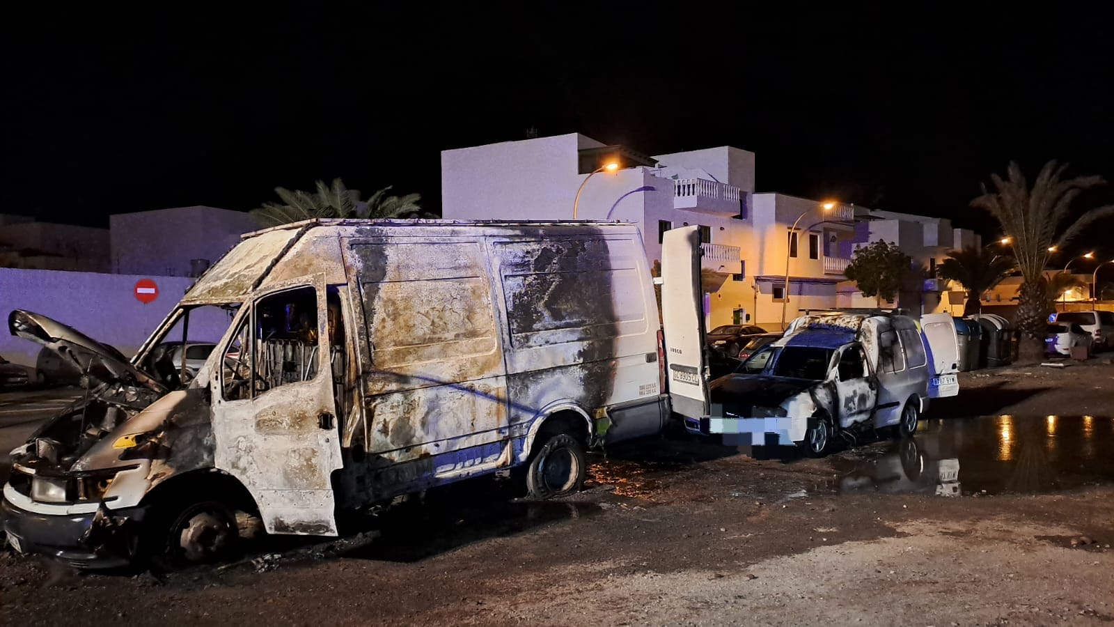 Vehículos quemados en Arrecife 2
