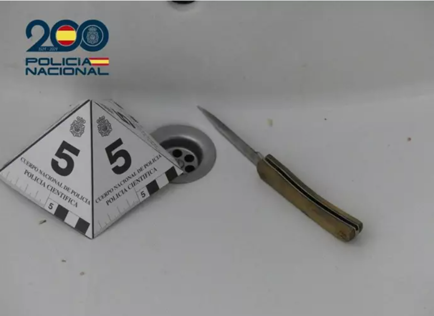 Cuchillo con el que fue apuñalada la víctima