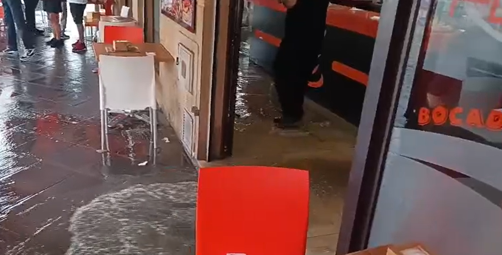 Inundada la cafetería Fontanales