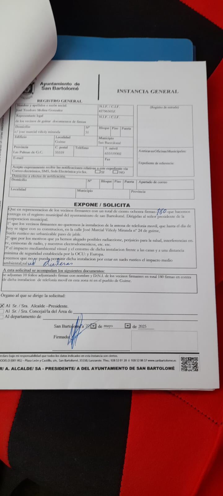 Presentación de 180 firmas en el ayuntamiento