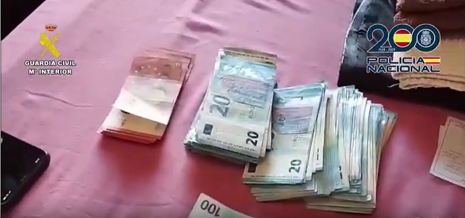 Dinero aprehendido en el operativo