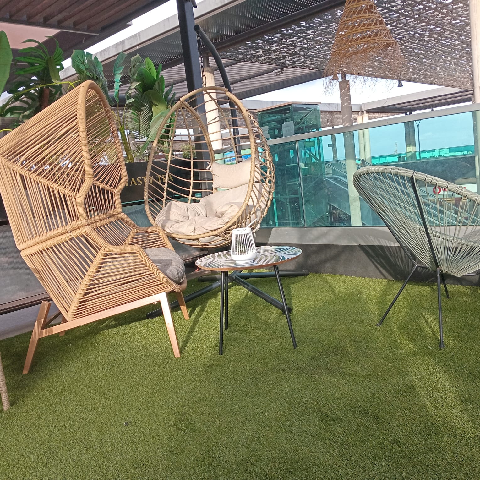 Silla rota en el Open Mall