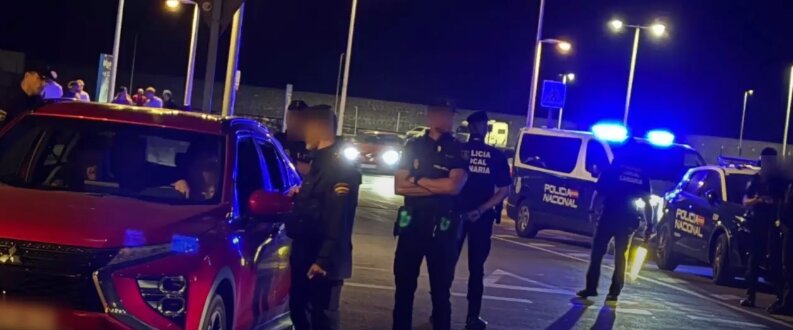 Control policial junto al Puerto Deportivo