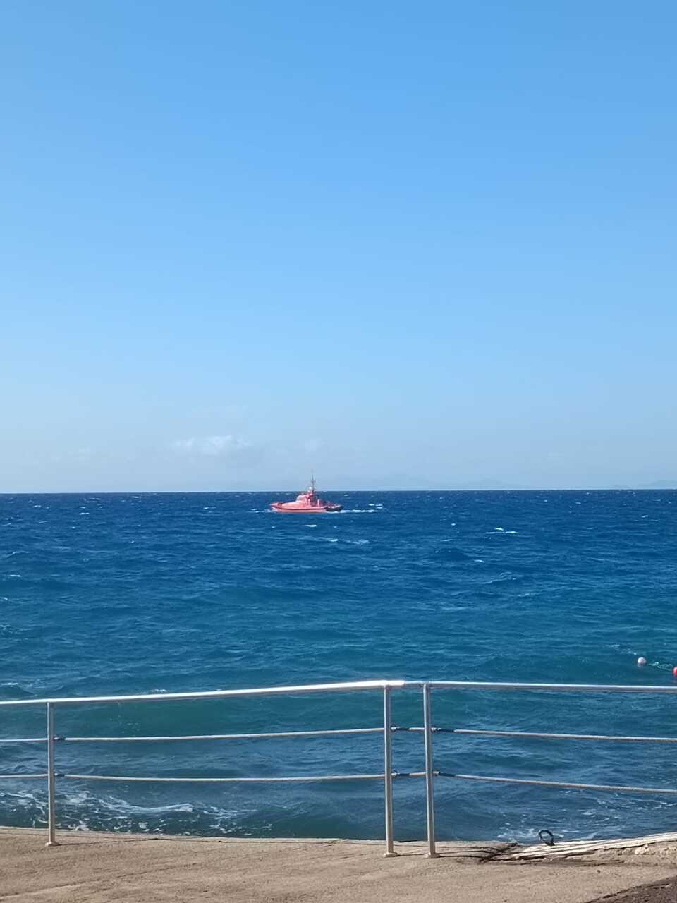 Rescate de los tripulantes de la embarcación 2