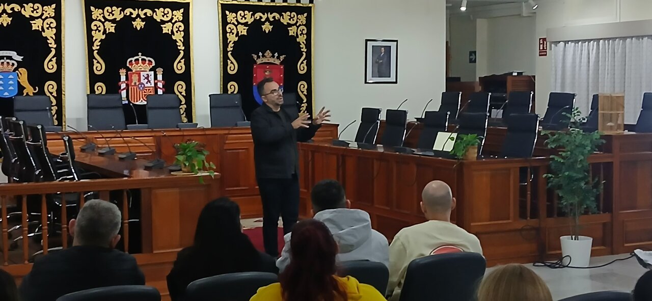 Reunión con representantes de agrupaciones carnavaleras (1)